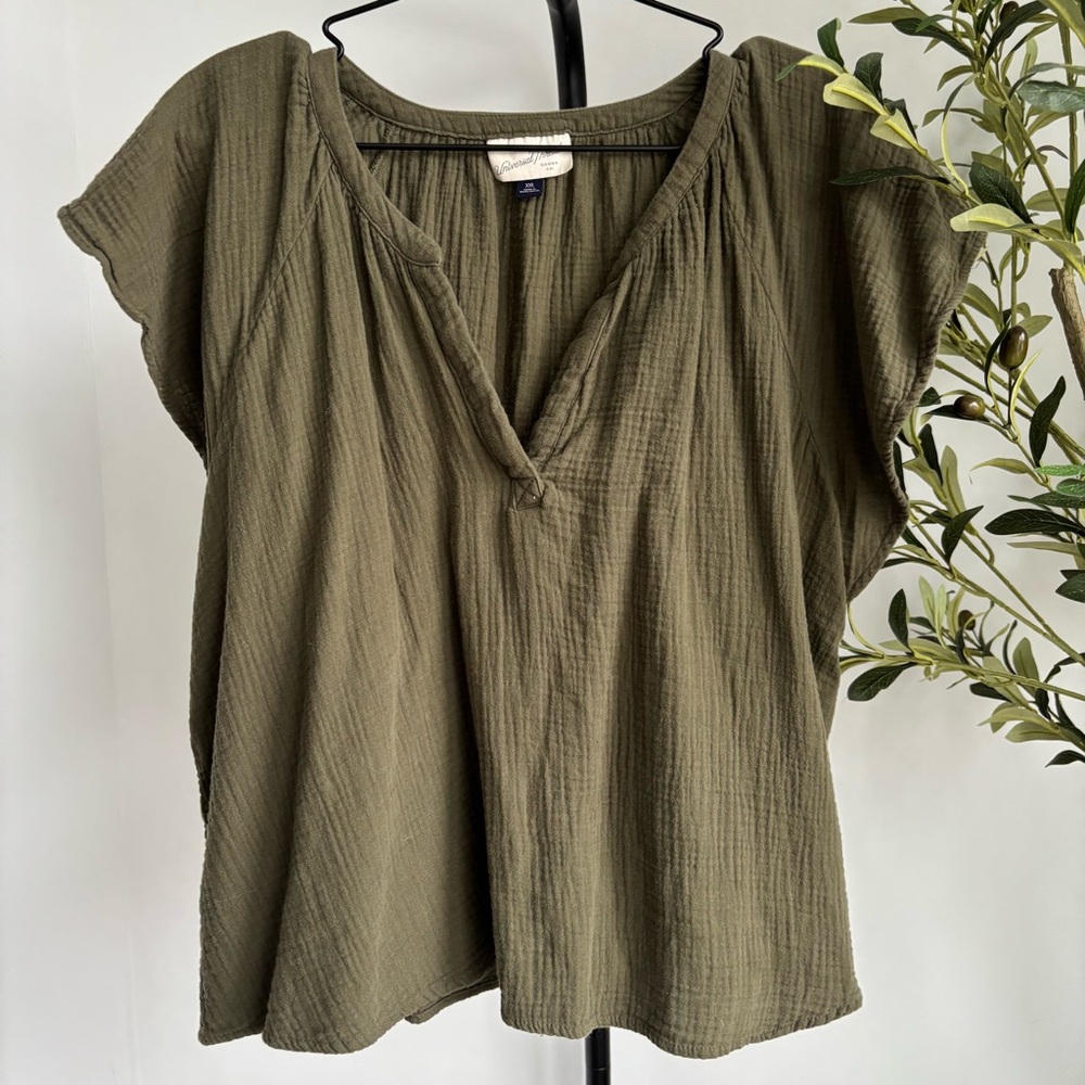 • [Old Navy] Flutter Sleeve Top •